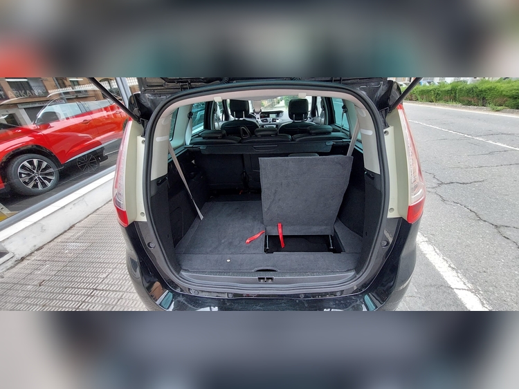 Renault Grand Scenic 1.5 DCI 110CV 7 PLAZAS foto 8